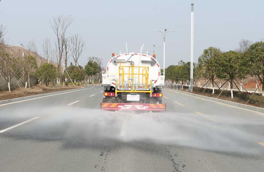 福田瑞沃12噸灑水車后灑圖片.jpg