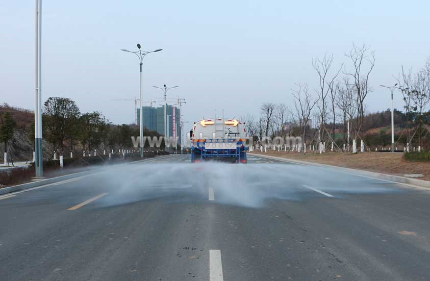 東風(fēng)天龍20噸灑水車后灑圖片.jpg