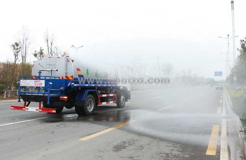 東風(fēng)153 12噸灑水車高位花灑實(shí)拍圖片.jpg