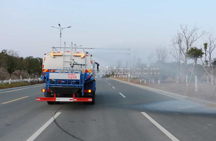 東風(fēng)創(chuàng)普15噸灑水車(chē)高位花灑圖片.jpg