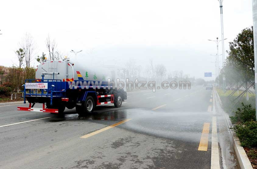 東風(fēng)D9  12噸灑水車高位花灑圖片.jpg